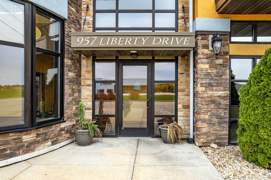 807 Liberty Dr, Verona, WI for lease - Building Photo - Image 3 of 6