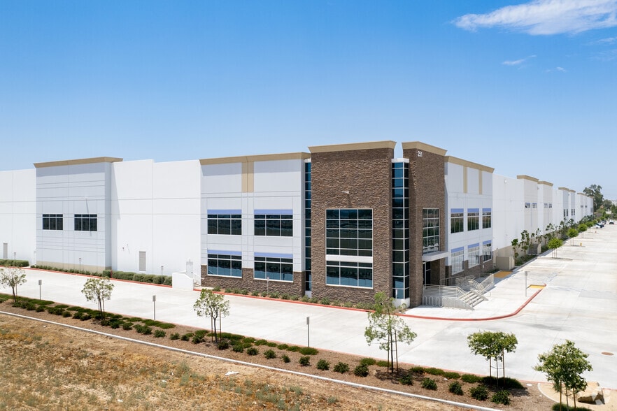 251 E Rider St, Perris, CA for lease - Primary Photo - Image 2 of 12