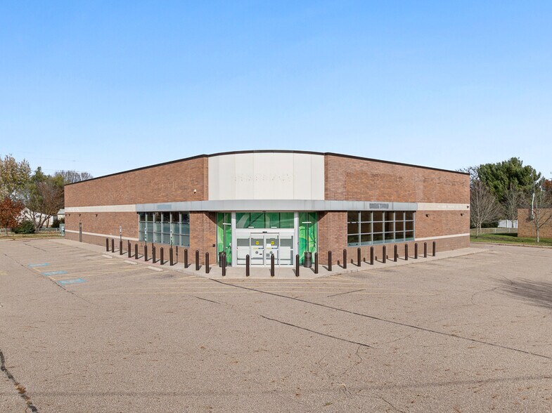 4042 Cleveland Ave SW, Canton, OH for lease - Building Photo - Image 1 of 9