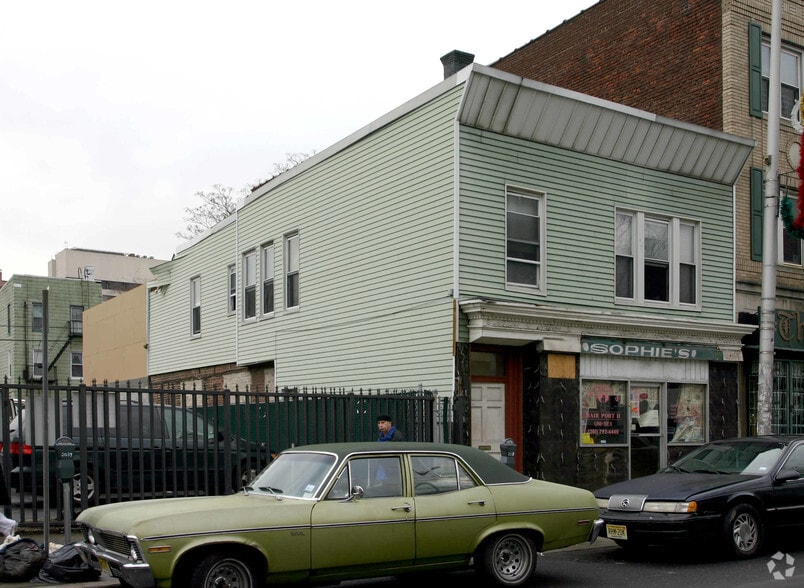 709 Newark Ave, Jersey City, NJ for lease - Building Photo - Image 2 of 4