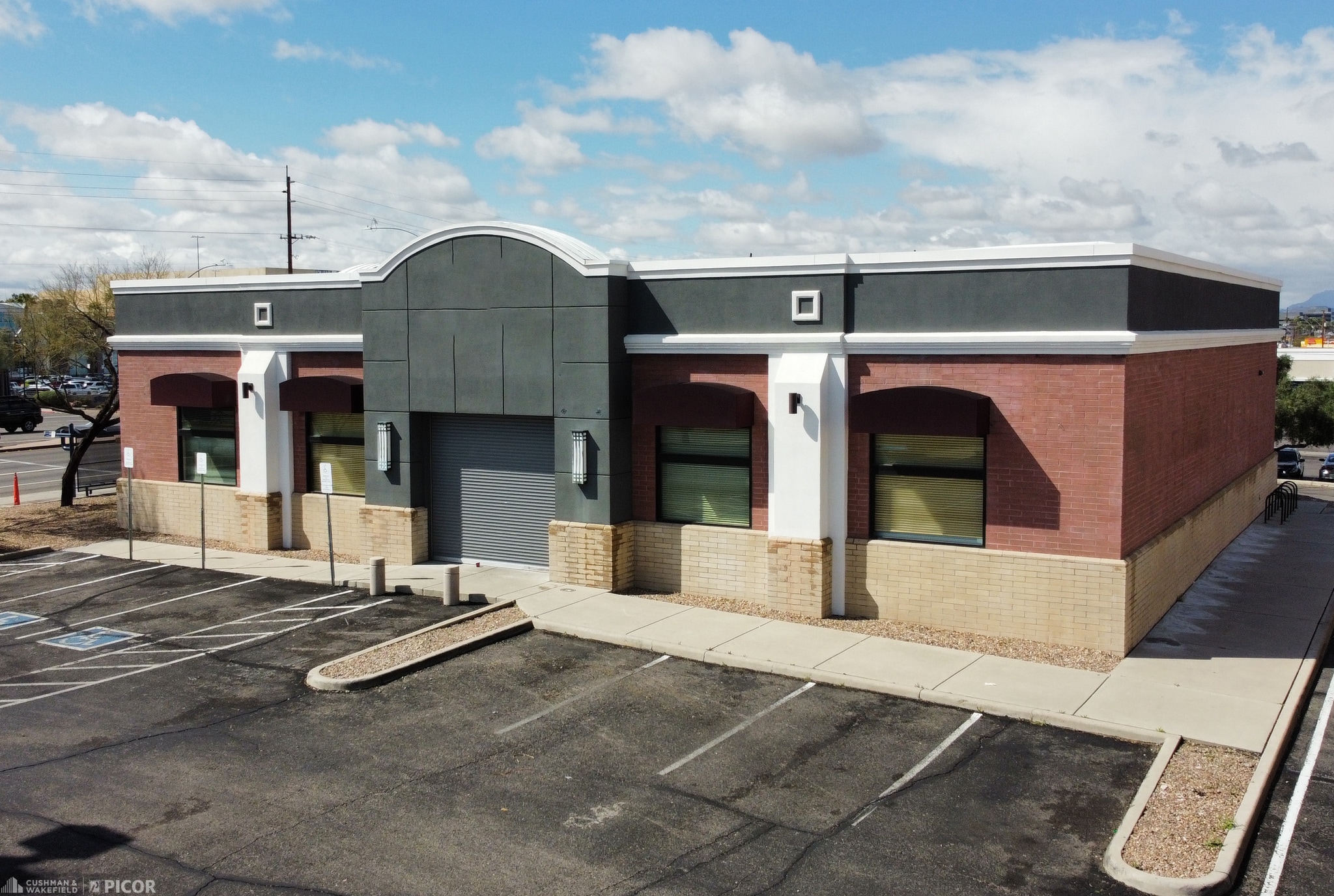 5955 E Broadway Blvd, Tucson, AZ for lease Building Photo- Image 1 of 4