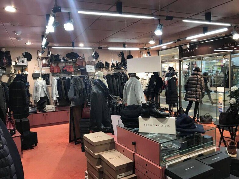 17-19 Rue Noël Ballay, Chartres for lease - Building Photo - Image 3 of 12