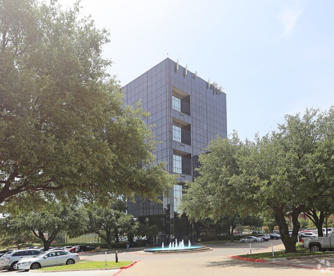 2300 Valley View Ln, Irving, TX 75062