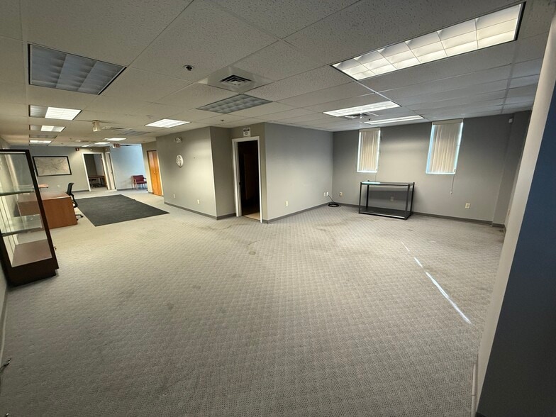 234 Brooks St, Worcester, MA for lease - Building Photo - Image 3 of 11