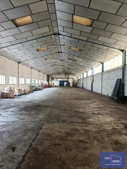 Industrial in Sainte-Bazeille for sale - Interior Photo - Image 3 of 6