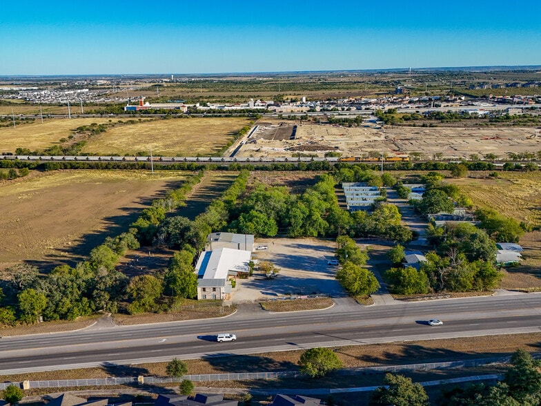 3419 Hunter Rd, San Marcos, TX for lease - Building Photo - Image 3 of 13