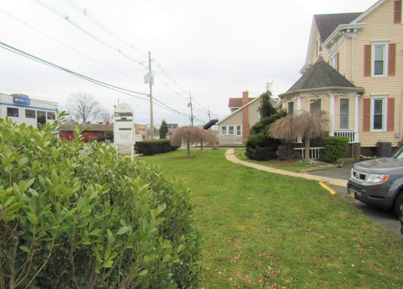 623 Georges Rd, North Brunswick, NJ for lease - Building Photo - Image 2 of 7