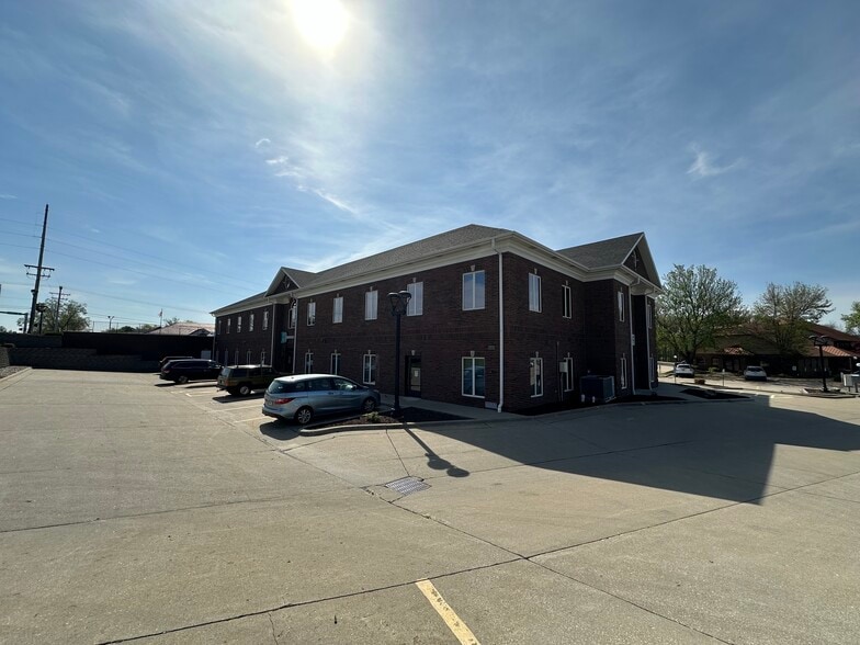 1370 E Primrose St, Springfield, MO for lease - Building Photo - Image 2 of 10