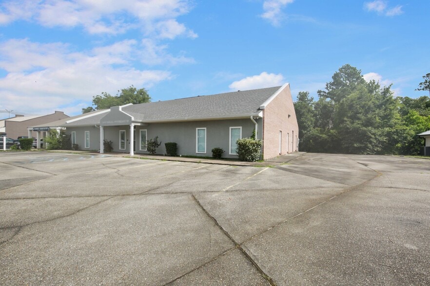 294 Thames Ave, Bay Saint Louis, MS for sale - Building Photo - Image 2 of 12