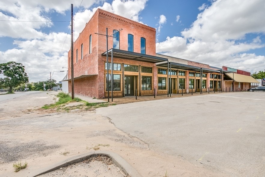 101 N Main St, Joshua, TX for sale - Building Photo - Image 1 of 1