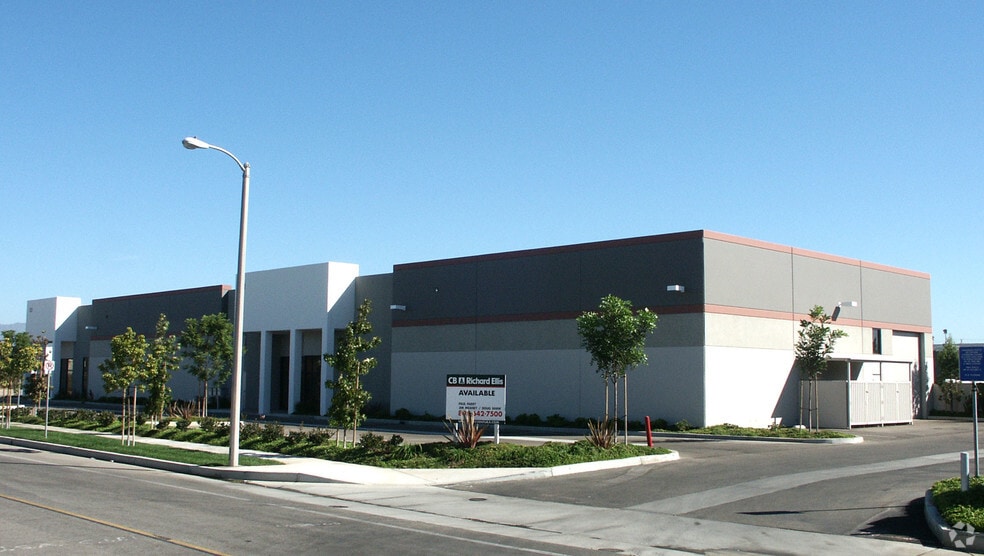 900-910 Graves Ave, Oxnard, CA for lease - Building Photo - Image 3 of 5