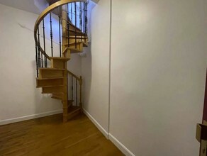 Office in Paris for lease Interior Photo- Image 1 of 4