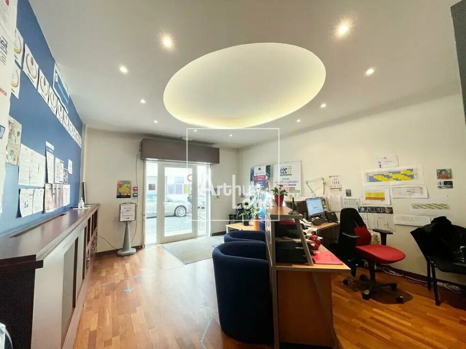 Office in Melun for lease Lobby- Image 1 of 7