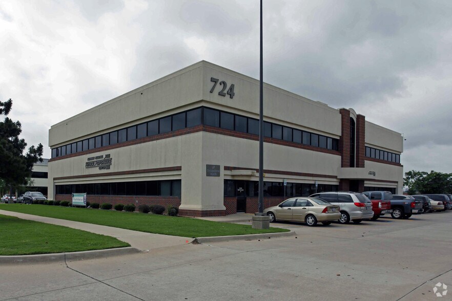 724 24th Ave NW, Norman, OK for sale - Building Photo - Image 3 of 11