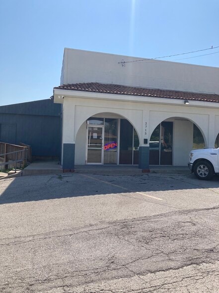 2715 N Belt Hwy, Saint Joseph, MO for lease - Building Photo - Image 3 of 6