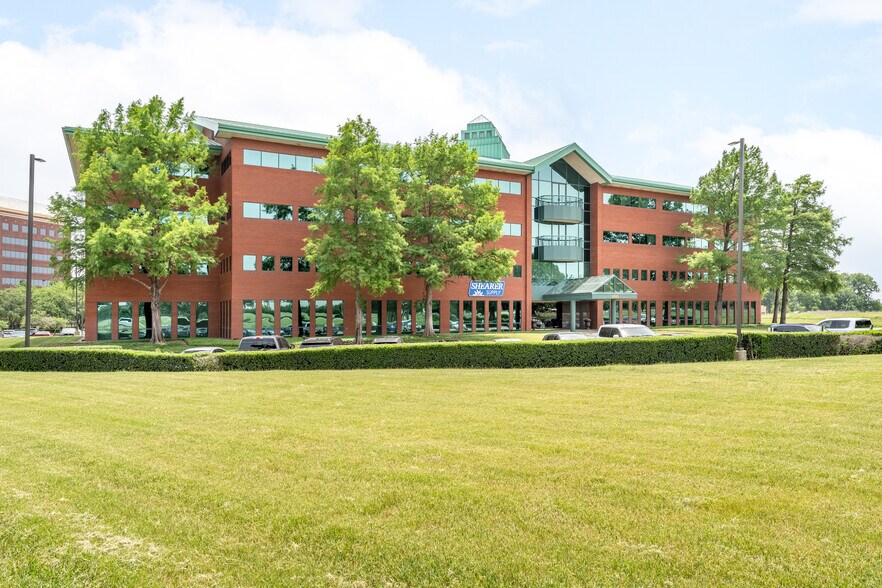 1750 Valley View Ln, Farmers Branch, TX for lease - Building Photo - Image 2 of 37