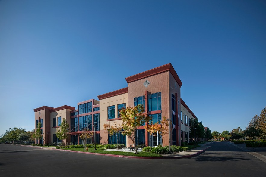 260 Cousteau Pl, Davis, CA for lease - Building Photo - Image 1 of 8