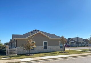 1640 Highland Falls Dr, Leander, TX for lease Interior Photo- Image 2 of 22