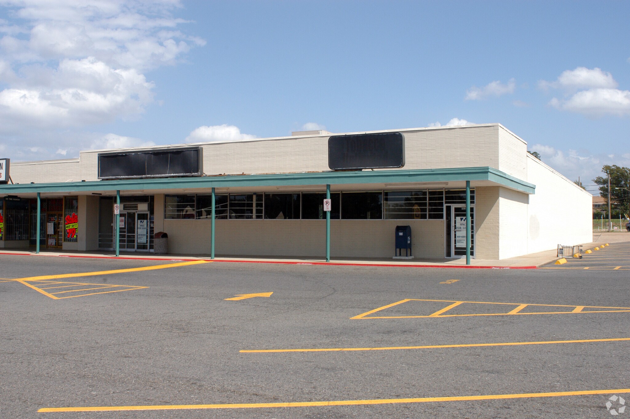 3709 Jewella Ave, Shreveport, LA 71109 Westwood Shopping Center