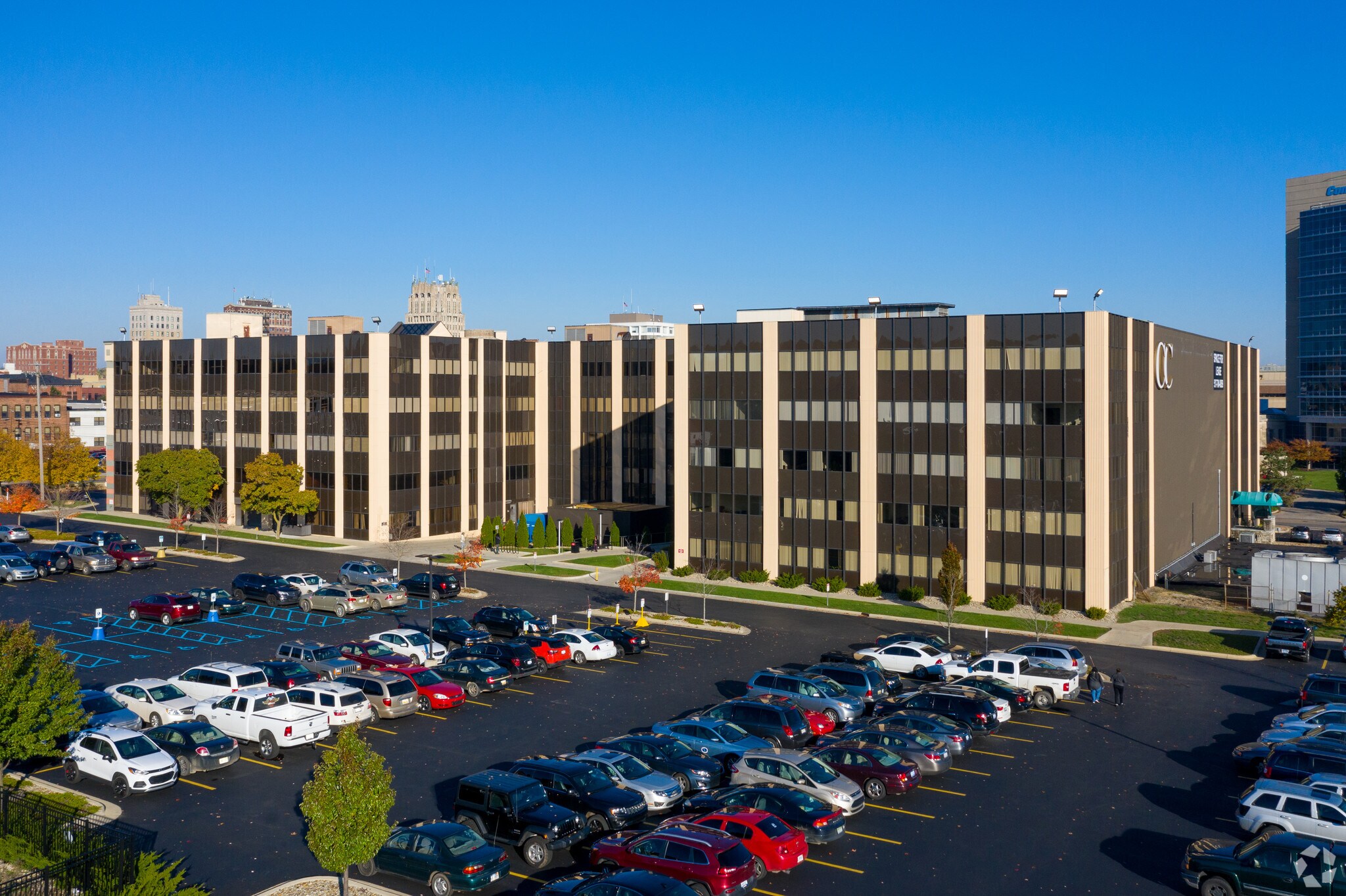 209 E Washington Ave, Jackson, MI 49201 Commonwealth Commerce Center