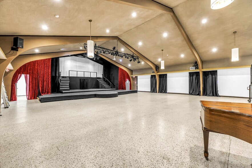 2632 54th St S, Gulfport, FL for lease - Building Photo - Image 1 of 8