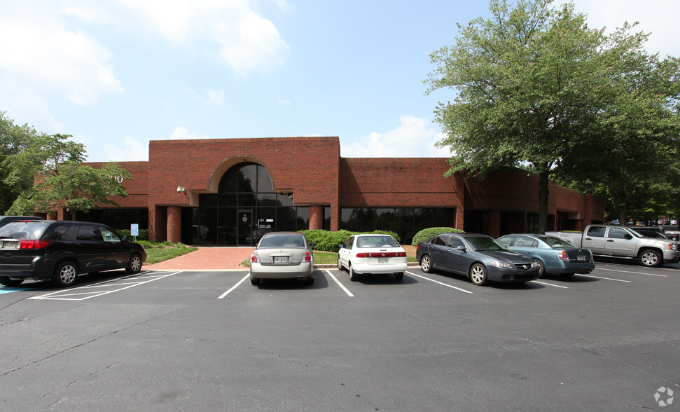 5300 Oakbrook Pky, Norcross, GA for lease - Building Photo - Image 2 of 3