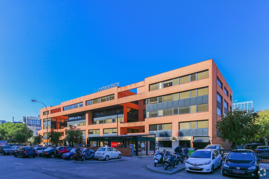 Calle Condesa de Venadito, 5-5 A, Madrid, Madrid for lease - Building Photo - Image 2 of 16