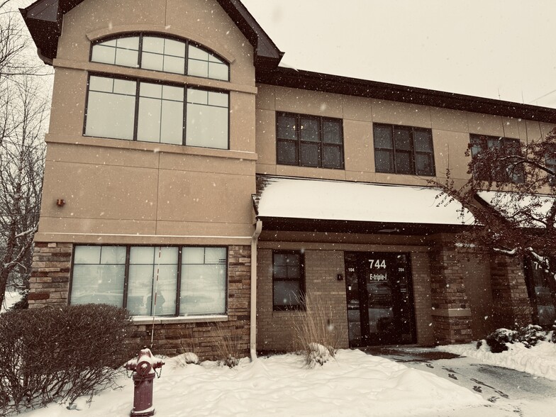 744 Southcross Dr W, Burnsville, MN for sale - Building Photo - Image 1 of 9