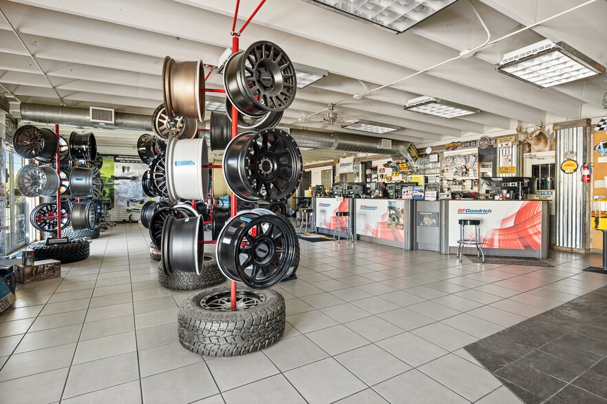 2238 NW Loop 410 Fwy, San Antonio, TX for sale - Building Photo - Image 2 of 32