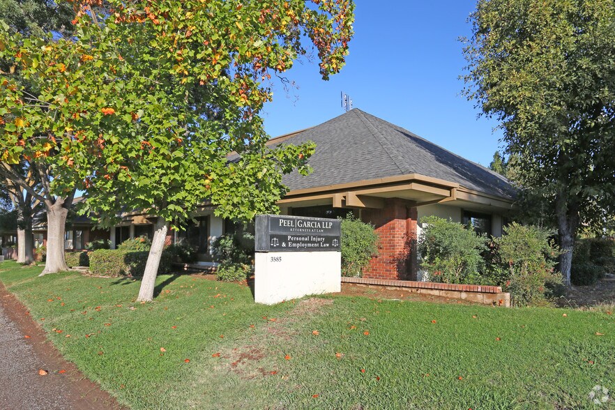 3585 W Beechwood Ave, Fresno, CA 93711