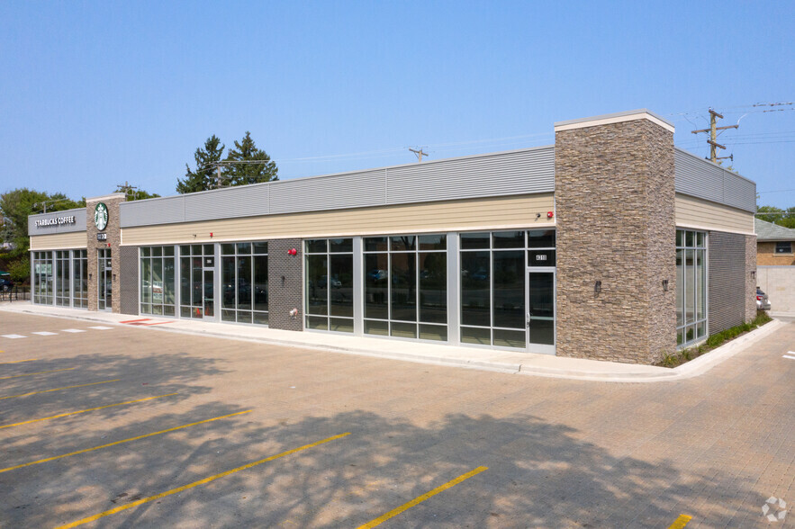 4320 W Touhy Ave, Lincolnwood, IL for lease - Building Photo - Image 1 of 2