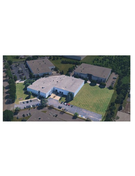 1175 Bowes Rd, Elgin, IL for lease - Primary Photo - Image 1 of 3