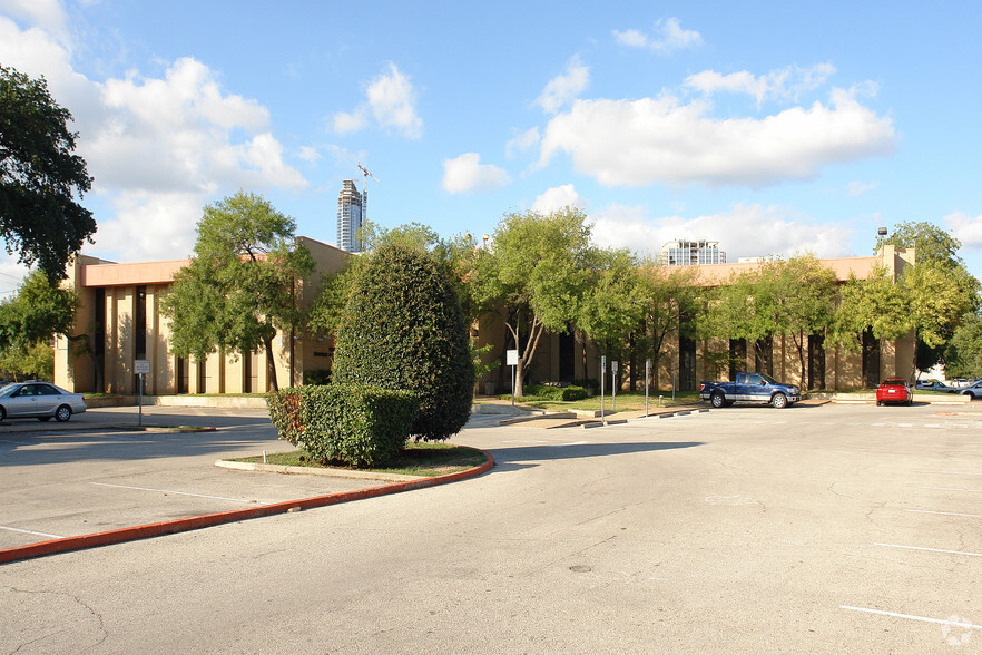 118 E Riverside Dr, Austin, TX for lease - Primary Photo - Image 1 of 9