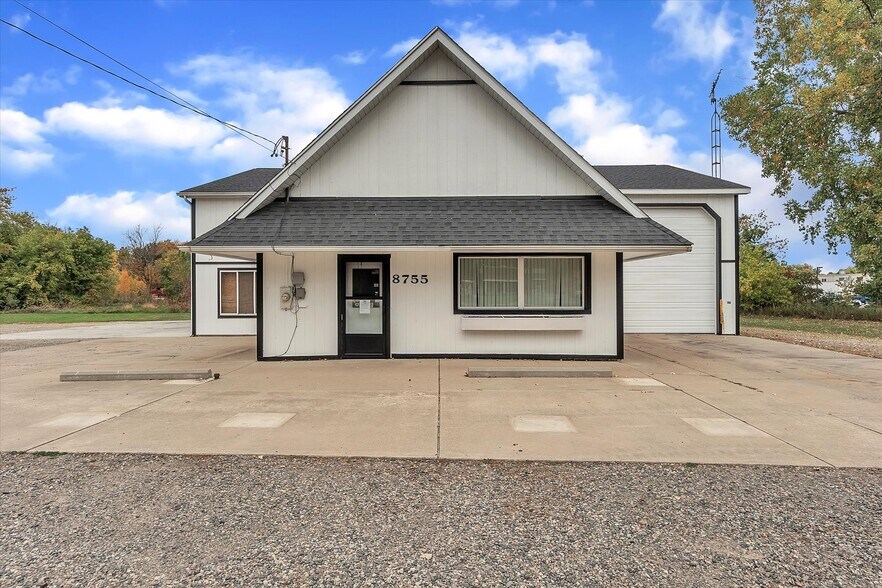 8755 E Lansing Rd, Durand, MI for sale - Building Photo - Image 1 of 1