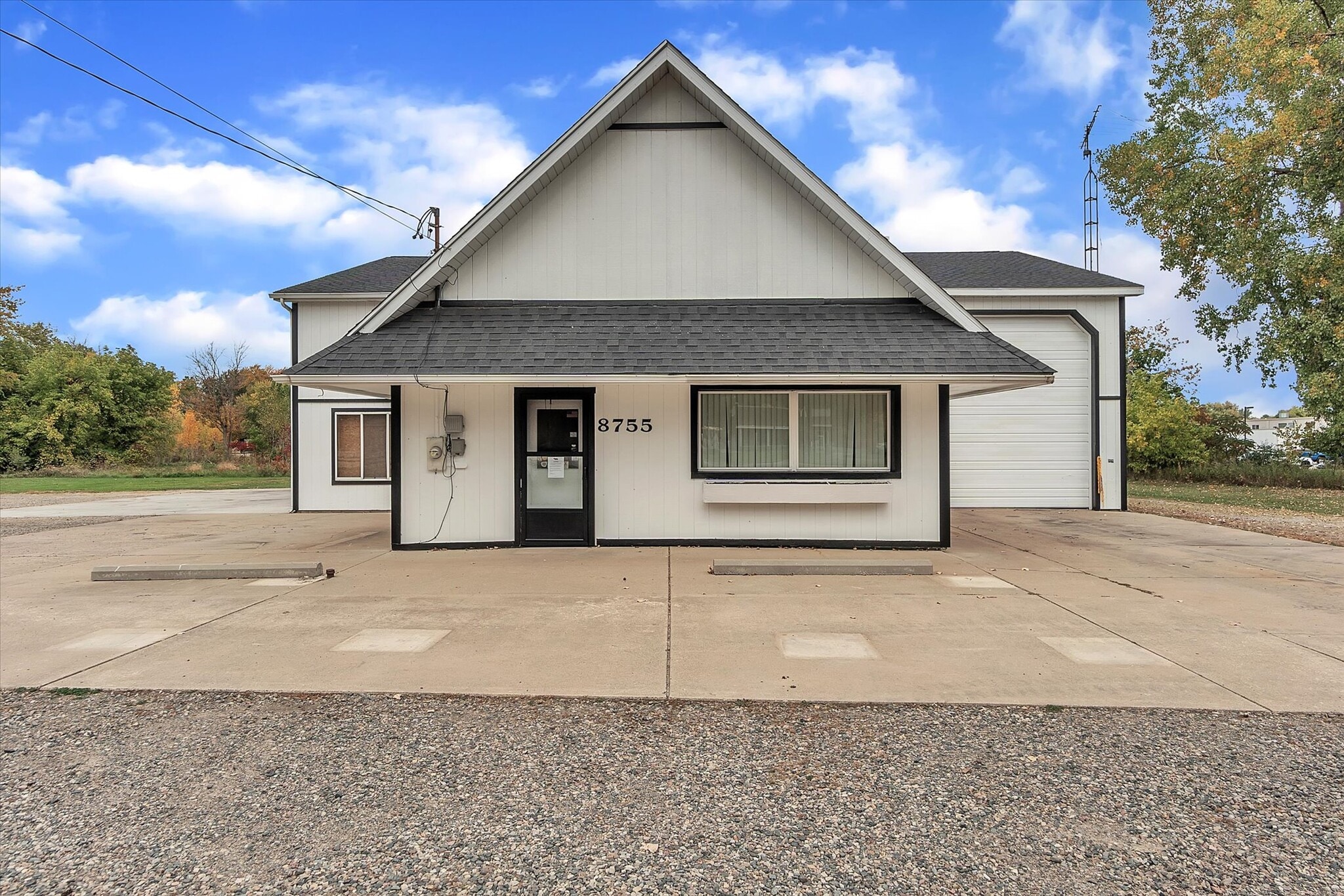 8755 E Lansing Rd, Durand, MI 48429