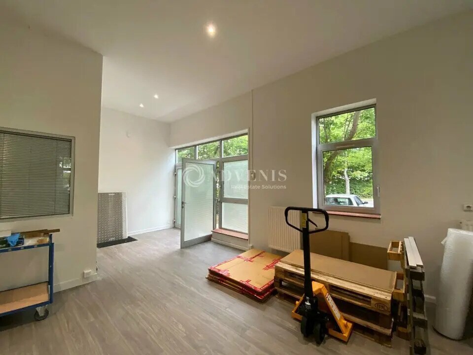 Flex in Voisins-le-Bretonneux for lease Interior Photo- Image 1 of 5