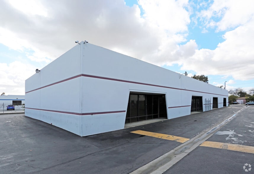2201 S Standard Ave, Santa Ana, CA for lease - Building Photo - Image 3 of 6