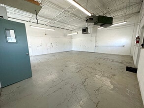 2003 Brundrette, Dallas, TX for lease Interior Photo- Image 2 of 4