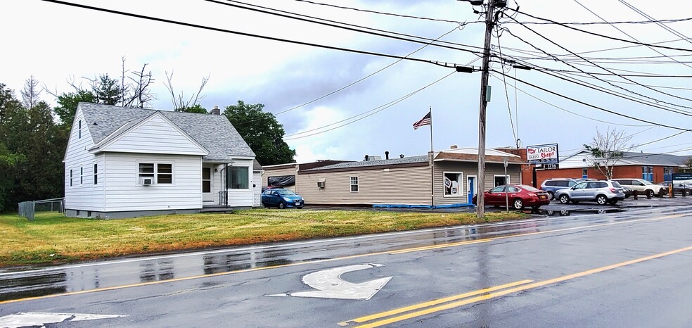 1716-1718 Burrstone Rd, New Hartford, NY for sale - Building Photo - Image 1 of 1