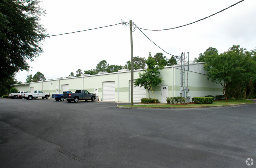 910 Jimmy Ann Dr, Daytona Beach, FL for lease - Building Photo - Image 2 of 17