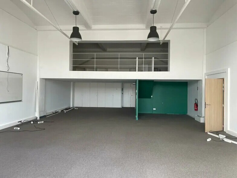 Office in Bordeaux for lease - Building Photo - Image 3 of 6