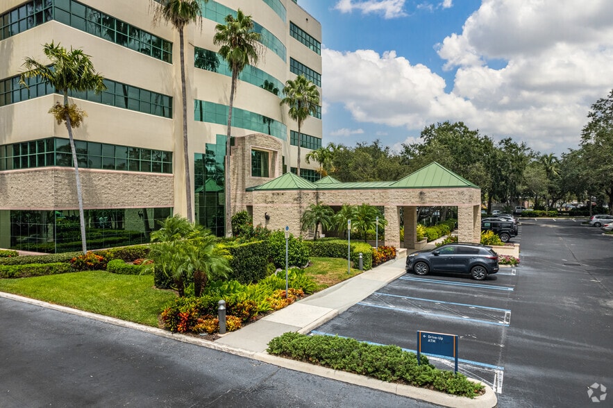 5150 Tamiami Trl N, Naples, FL for lease - Building Photo - Image 3 of 8