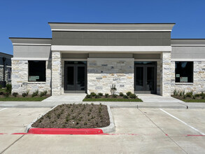 3129 Kingsley Dr, Pearland, TX for lease Building Photo- Image 2 of 40