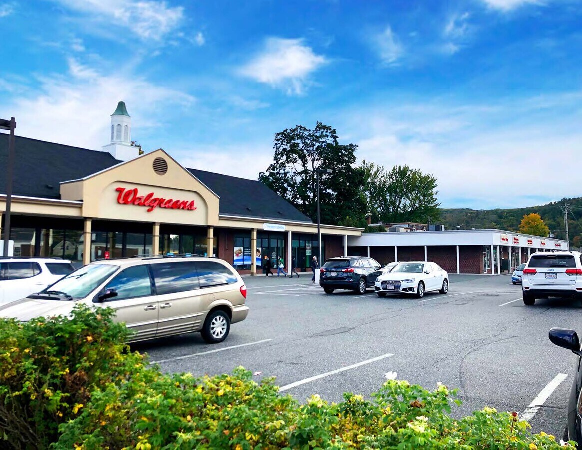 1059 Thorndike St, Palmer, MA 01069