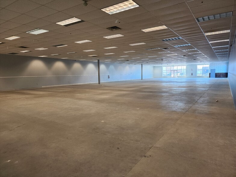 15609 E Sprague Ave, Spokane Valley, WA for lease - Building Photo - Image 2 of 8