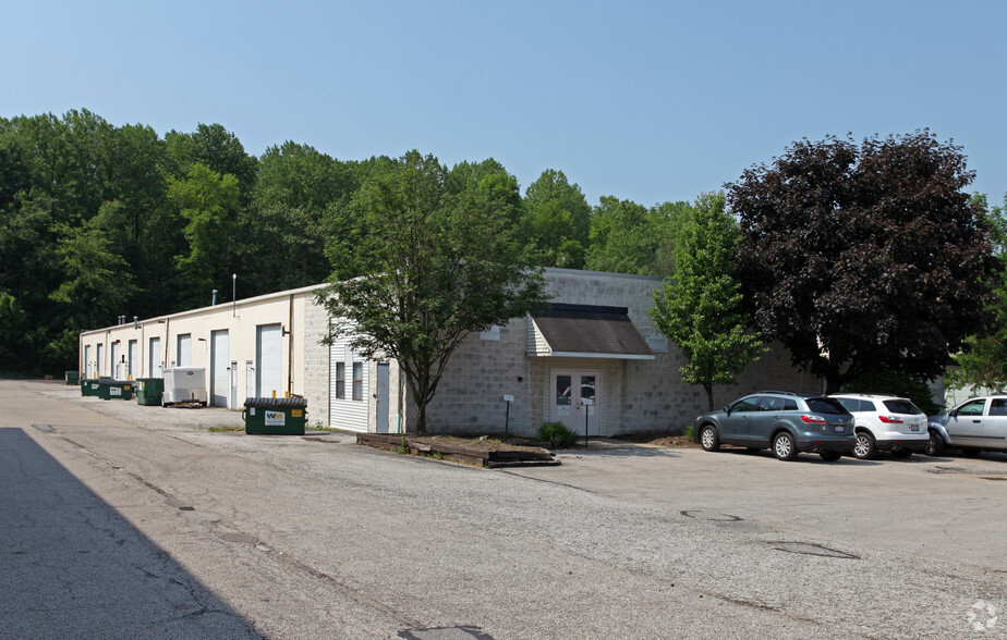 300 Industrial Pky, Chagrin Falls, OH for lease - Primary Photo - Image 1 of 16