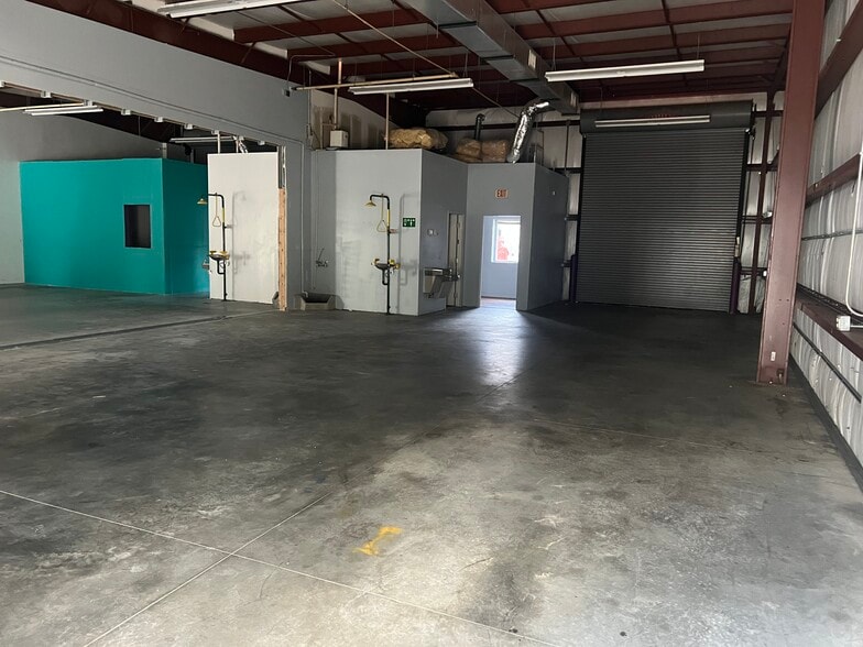 2433 S 86th St, Tampa, FL for lease - Building Photo - Image 2 of 20