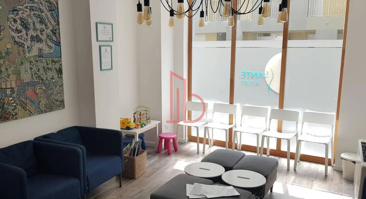 Office in Bordeaux for lease Interior Photo- Image 1 of 5