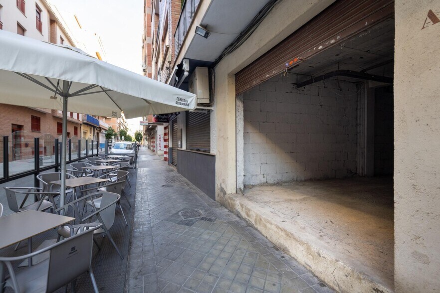 Retail in Granada for lease - Building Photo - Image 2 of 23