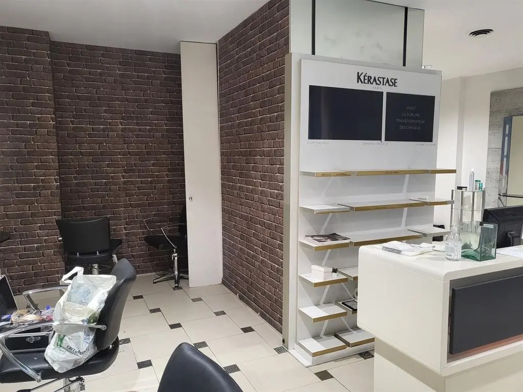 Retail in Paris for lease Interior Photo- Image 1 of 4